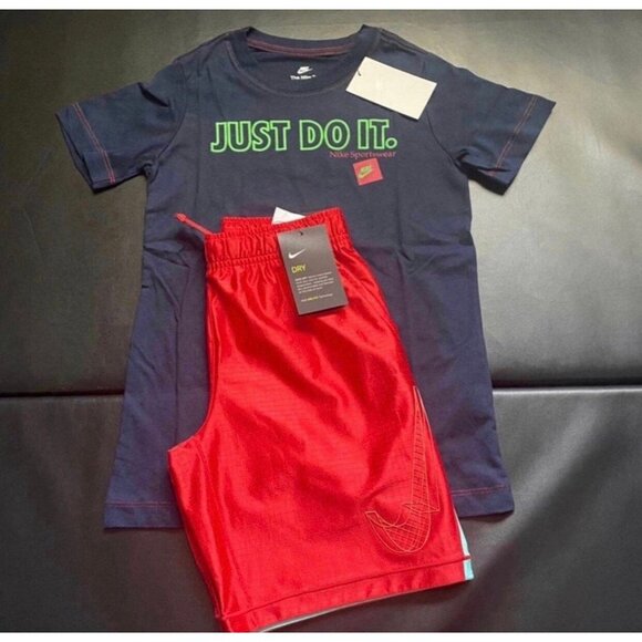 NWT Nike Athletic Set Boys Youth Size Small
